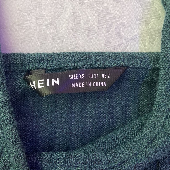 4 CUTE CROPPED TANKS - Picture 4 of 5